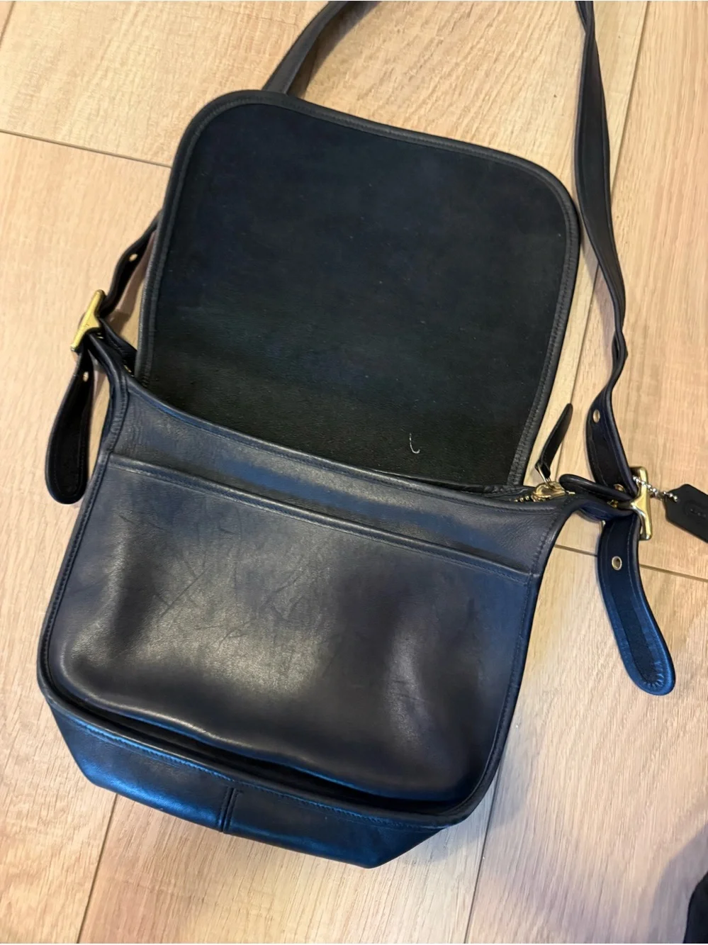🖤✨ Coach Black Leather Shoulder Bag | Classic Flap Handbag ✨🖤